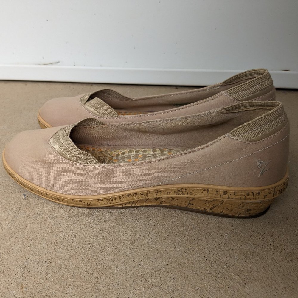 Size 7 Wide- Grasshoppers Slip On Short/Low Wedge 🌈